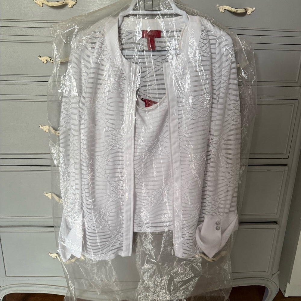 White dress-up duo. Tank and see-through over-jacket. Rhinestones on the cuffs. - Picture 2 of 14